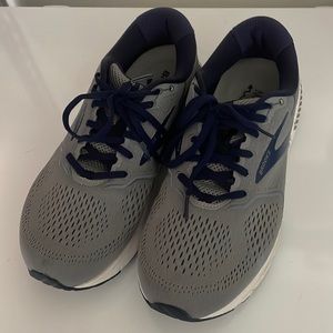 Brooks Beast 10.5 extra wide